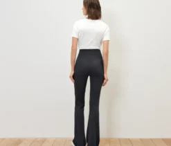 Ausgestellte Leggings