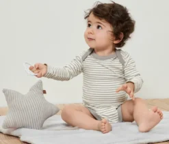 5 Baby-Bodys mit Mitwachsfunktion