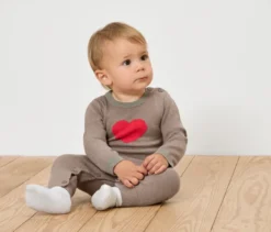 Baby-Einteiler mit Wolle