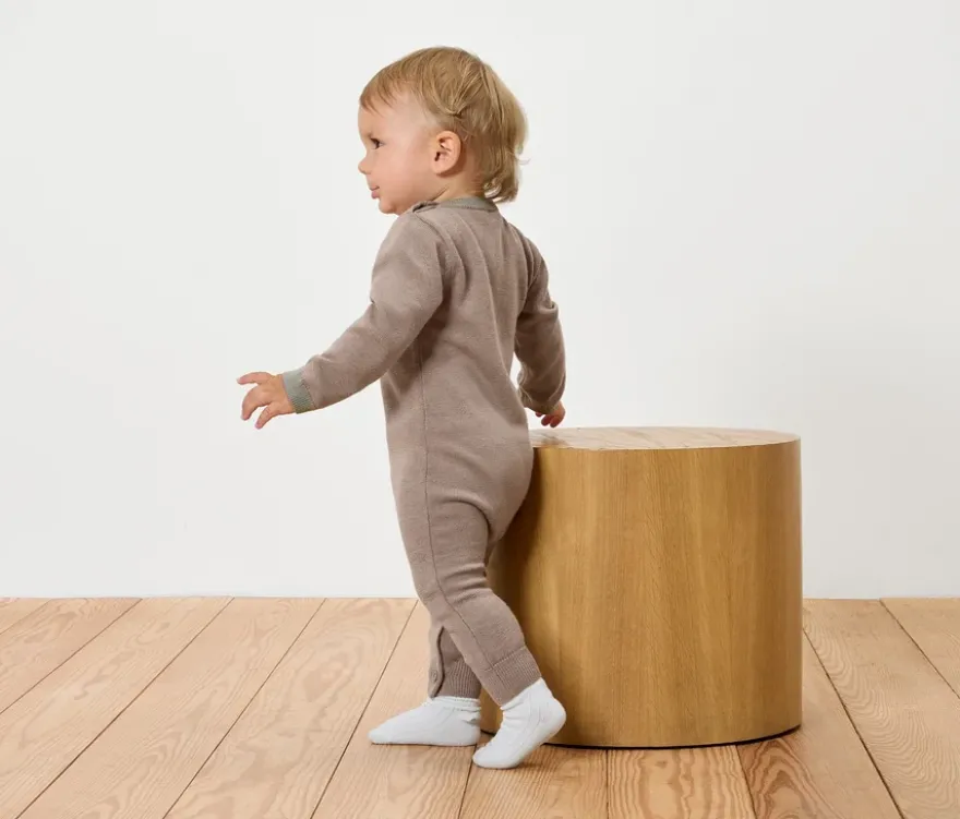 Baby-Einteiler mit Wolle