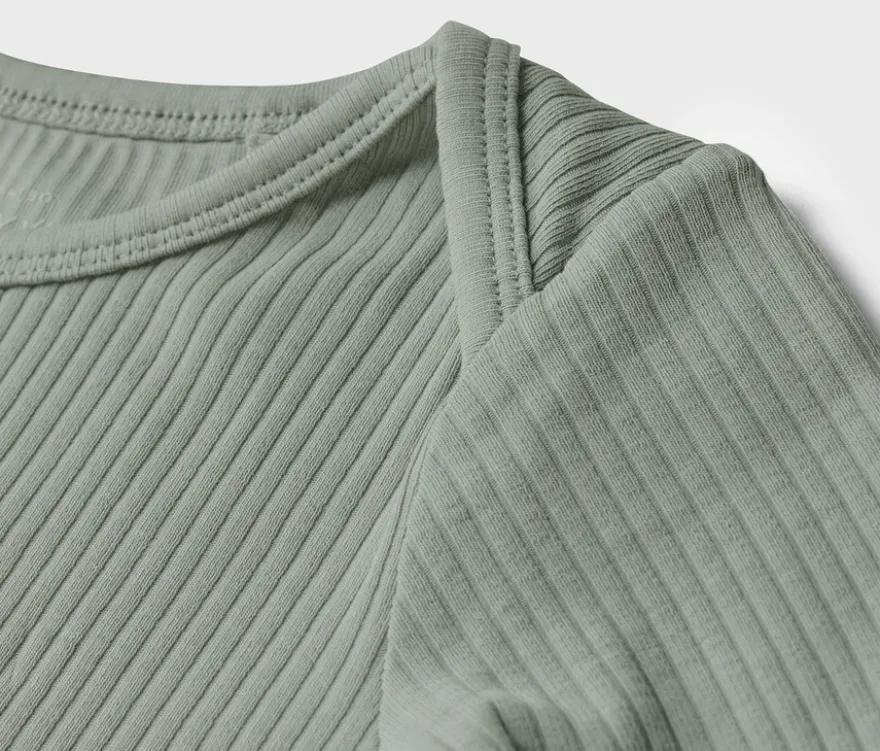 2 Baby-Langarmshirts mit Rippstruktur, hellgrün und beige