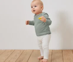 2 Baby-Langarmshirts mit Rippstruktur, hellgrün und beige