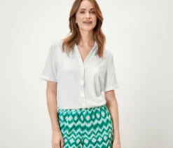 Blusenshirt mit Knopfleiste, weiß
