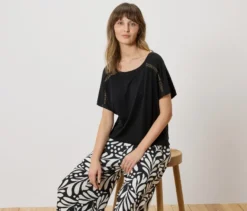 Blusenshirt mit Stickerei, schwarz
