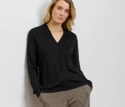 Blusenshirt mit V-Ausschnitt, schwarz