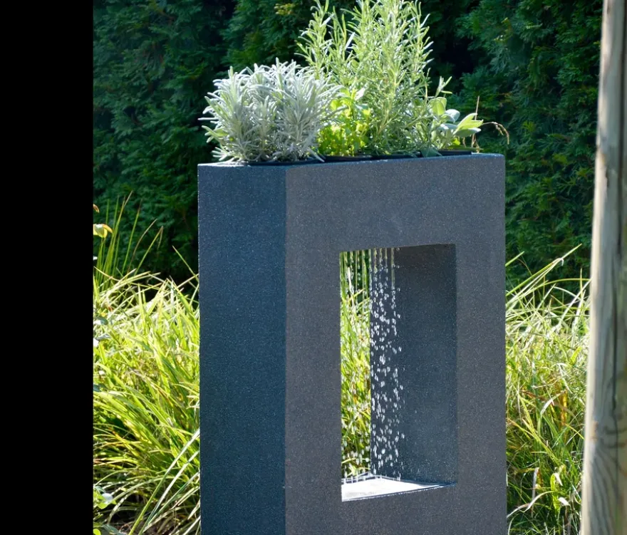 Dobar Gartenbrunnen mit Pflanzen-Option