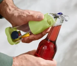 Flaschenöffner mit Auffangbehälter