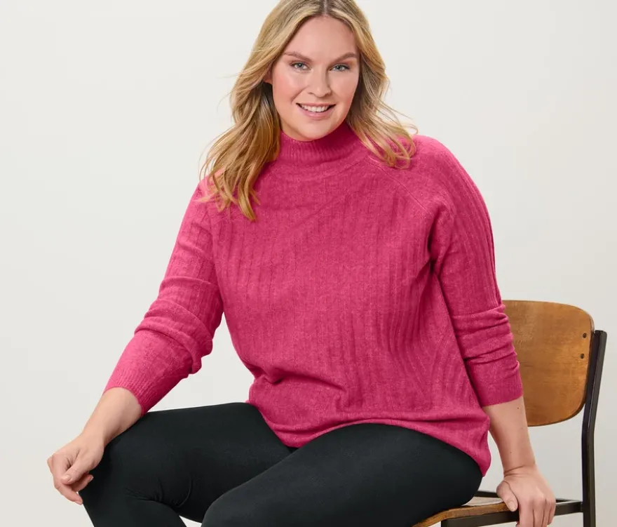 Gerippter Strickpullover mit Stehkragen