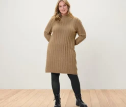 Geripptes Strickkleid mit Stehkragen