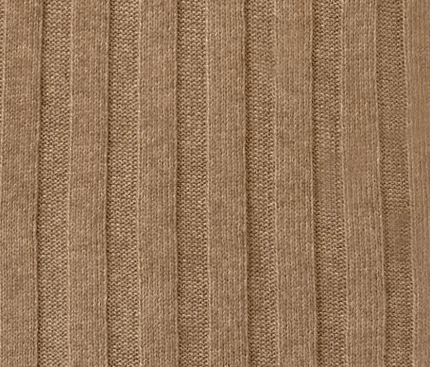 Geripptes Strickkleid mit Stehkragen
