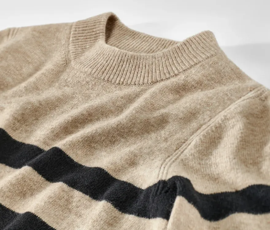 Gestreifter Strickpullover