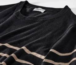 Gestreiftes Feinstrickkleid
