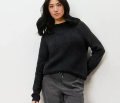 Grobstrickpullover mit Stehkragen, schwarz