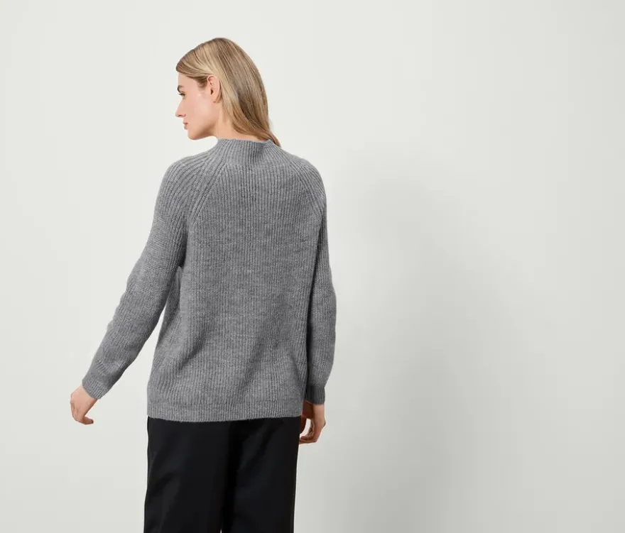 Grobstrickpullover mit Stehkragen, grau