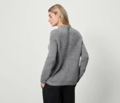 Grobstrickpullover mit Stehkragen, grau