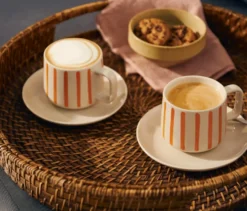 2 Kaffeetassen mit Untertassen, Streifen