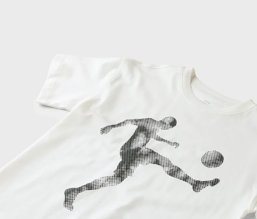 Kinder-Heavy-T-Shirt mit überschnittenen Schultern, weiß mit Fußballer