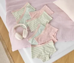 7 Kinder-Pantys, Streifen