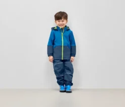 Kinder-Softshelljacke mit Farbwechsel bei Regen