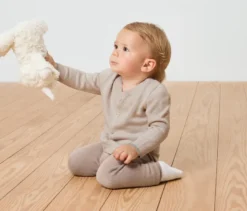Kinder-Strickjacke mit Wolle