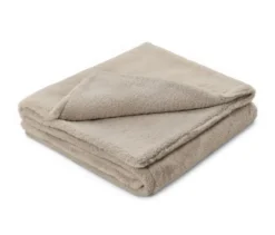 Kuscheldecke aus Kunstfell