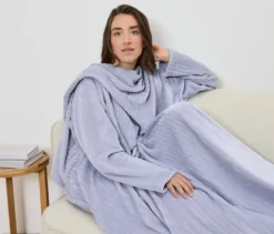 Kuscheldecke mit integrierten Ärmeln