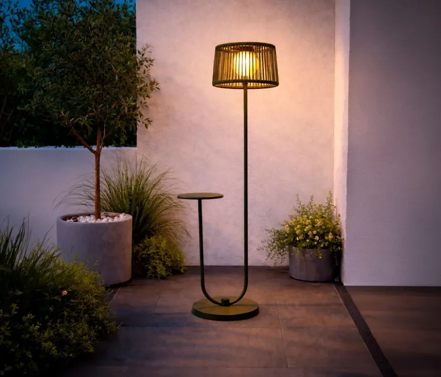 Leco Solar Stehleuchte mit integriertem Tisch, grün