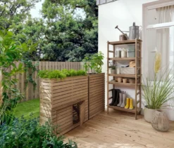 Outdoor-Regal mit individuell positionierbaren Regalböden