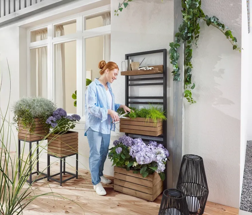 Pflanzwand mit flexibel einhängbaren Regalen »Elin«