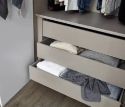rauch Kleiderschrank »Purisma« mit umfangreicher Innenausstattung und Spiegel, 6-türig