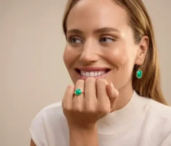 Ring mit grünem Glaskristallstein