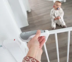 roba easySafe+ Tür-und-Treppen-Schutzgitter mit 7-cm-Erweiterung, weiß