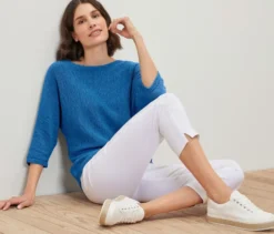 Sommerlicher Strickpullover aus Bändchengarn