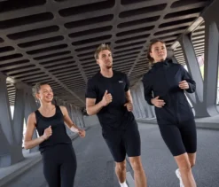 2 Sport-Tops, blau und dunkelblau