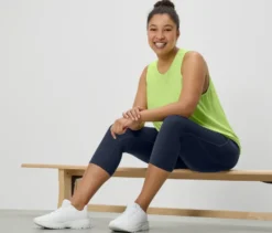 2 Sport-Tops, dunkelblau und lime