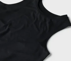 2 Sport-Tops, schwarz und grau