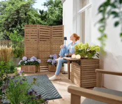 Stapelbarer Gartenstuhl mit Gurtgeflecht