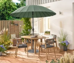 Stapelbarer Gartenstuhl mit Textilgeflecht