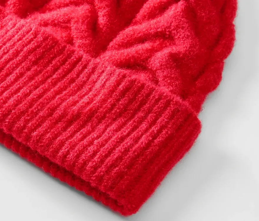 Strickmütze mit Zopfmuster