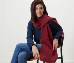 Strickschal mit Wolle