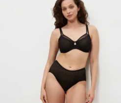 Triumph Signature Sheer Minimizer, Black
