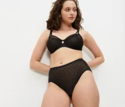Triumph Signature Sheer Minimizer, Black