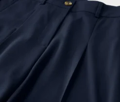 Webhose mit weitem Bein