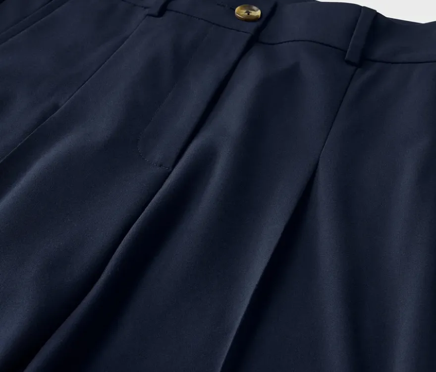 Webhose mit weitem Bein