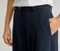 Webhose mit weitem Bein