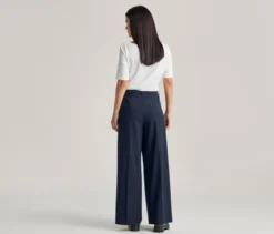 Webhose mit weitem Bein